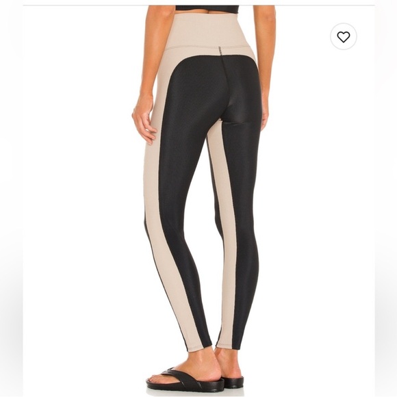 Beach Riot workout set - Picture 4 of 9